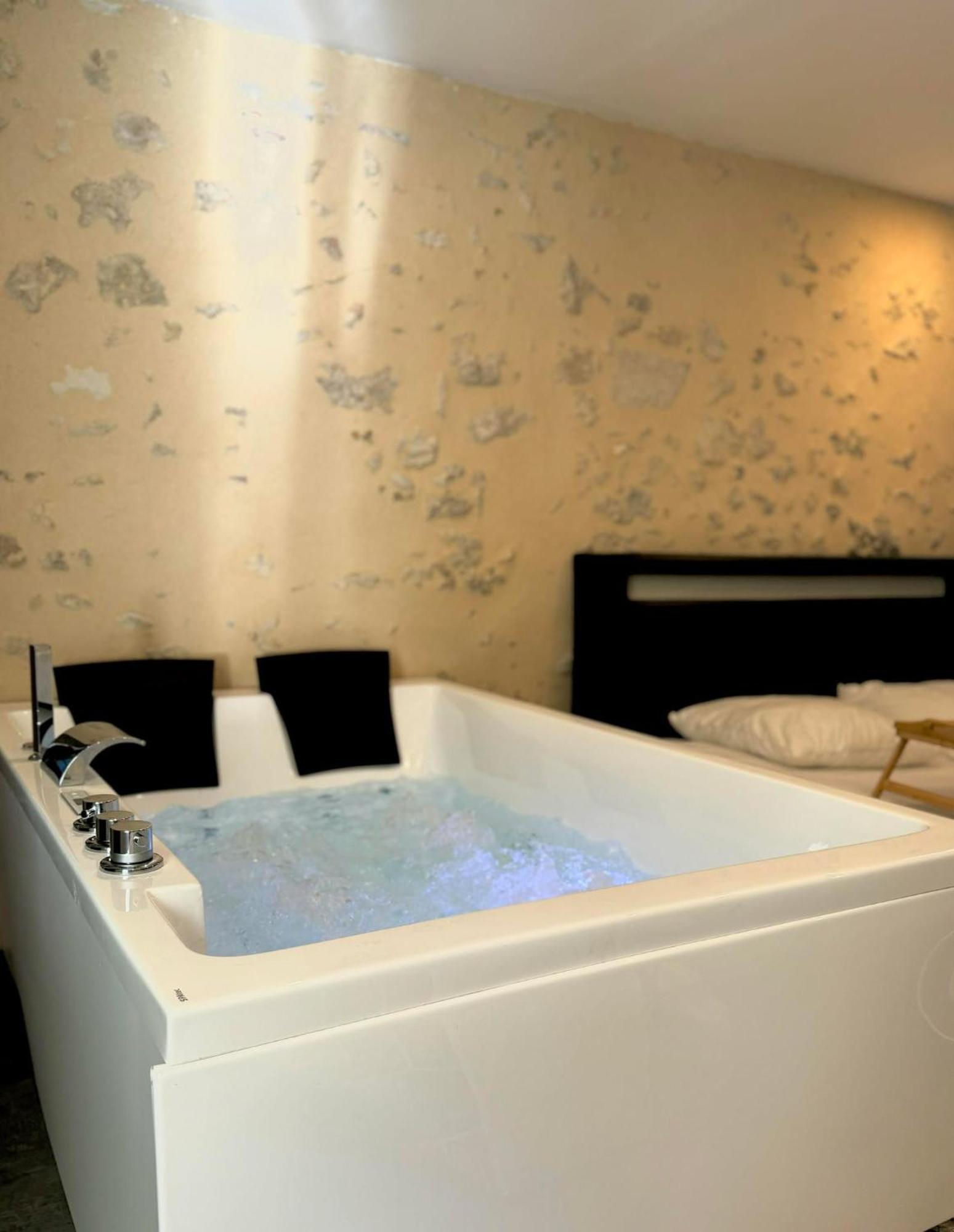 Love Queen Spa Detente Blois Kültér fotó